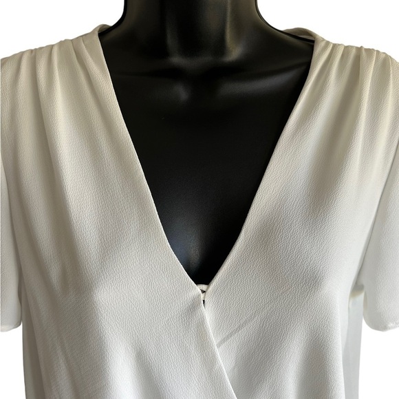 Vici V Neck Blouse in Ivory Small NWOT - Picture 3 of 6